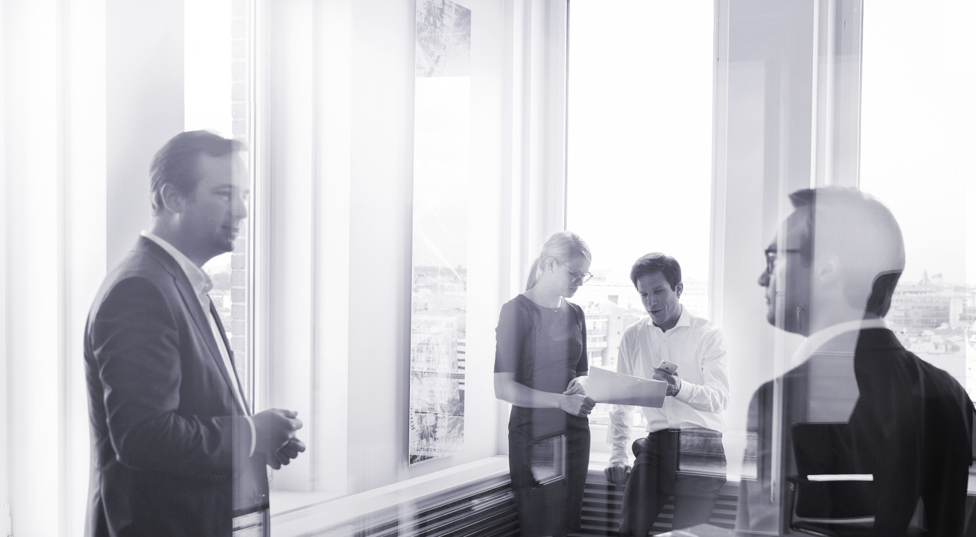 Meeting mit Blick auf Hamburg